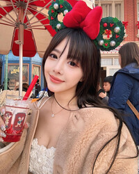 依依